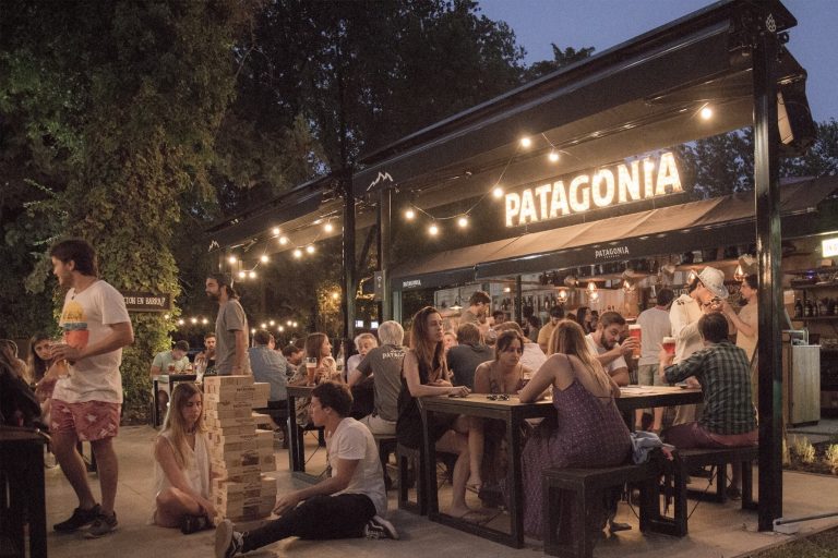 Refugios Patagonia: Jardín Cervecero Maschwitz. Imagen: Cervecería Patagonia.