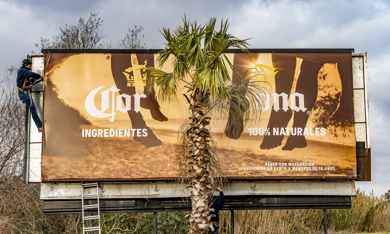 Corona - The Responsive Billboard 1